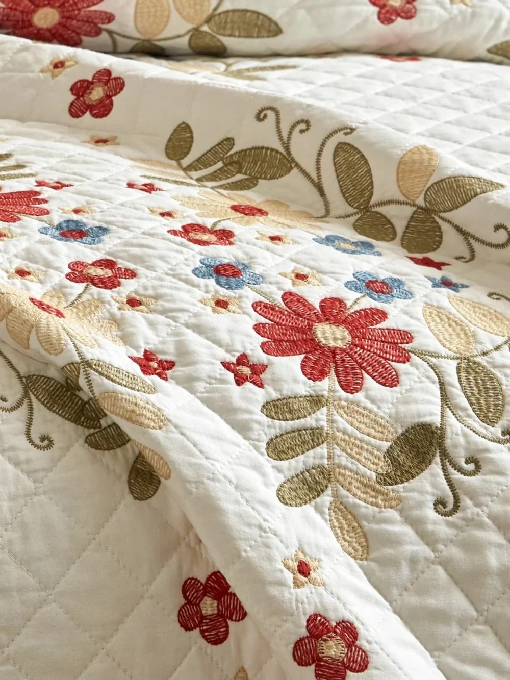 3 piece 100% cotton embroidered cottage floral Queen quilt set